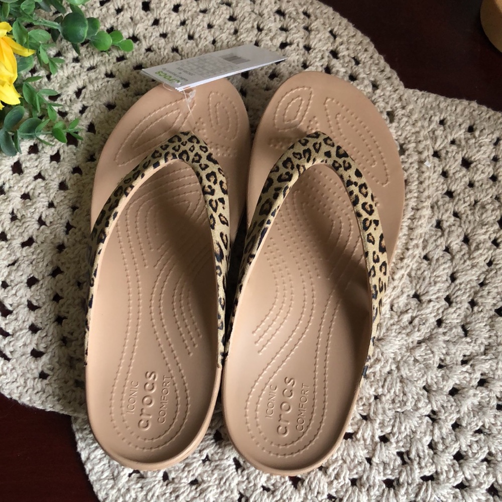 CROCS Kadee II Women’s Leopard Print Tan Flip Sandals SIZE 8 - Picture 6 of 12